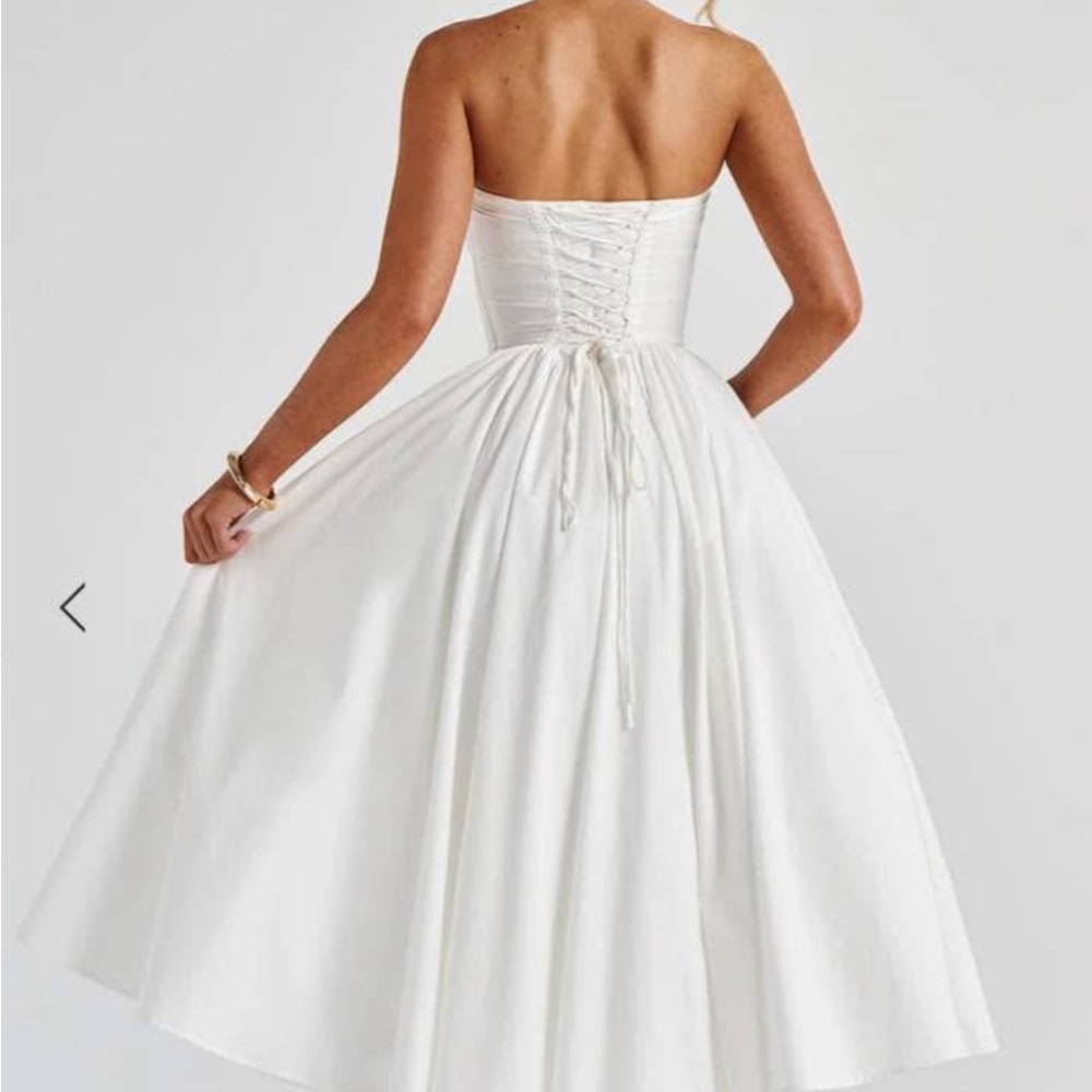 Elegant White Strapless Dress - Picture 3 of 5